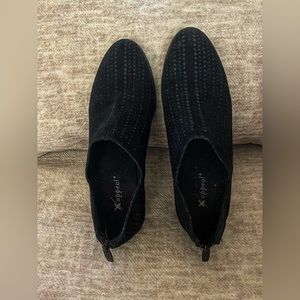 Sold!!! Low black heel boot - size 5 1/2